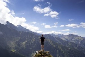 Solo Hiking: 7 Amazing Benefits of Hiking Alone