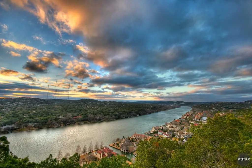 hiking in austin - mount bonnell