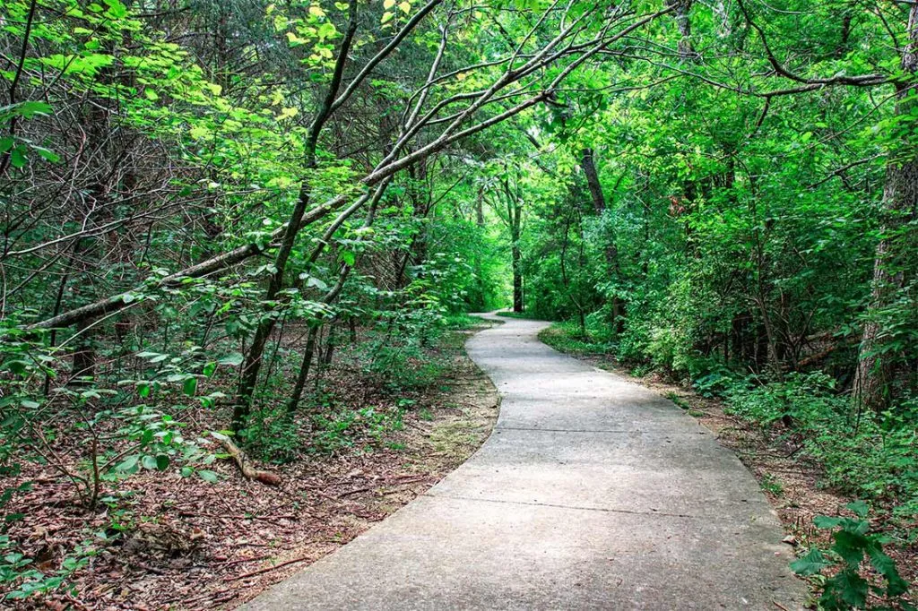 hiking in dallas - Spring Creek Forest Trails