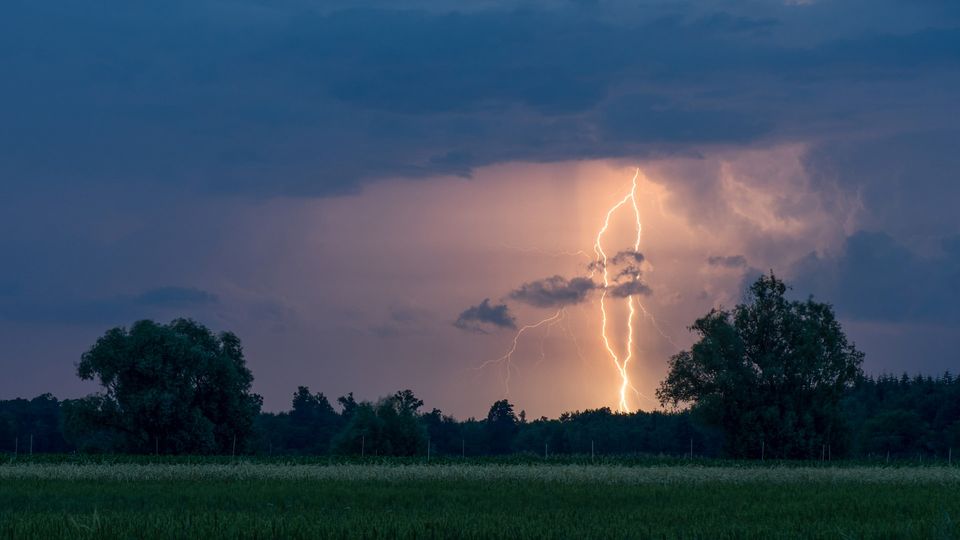 Hiking in Thunderstorms: Safety Guide - Hikers Daily